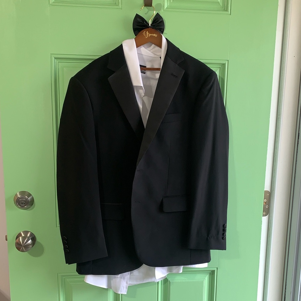 Men’s Wearhouse Suit & Dress Shirt